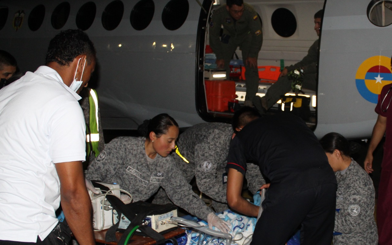 Fuerza Aérea realiza traslado aeromédico de una menor de 13 años