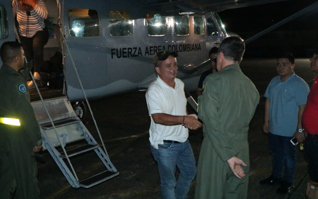 Javier Barbosa fue transportado en aeronaves de la FAC después de haber sido puesto en libertad