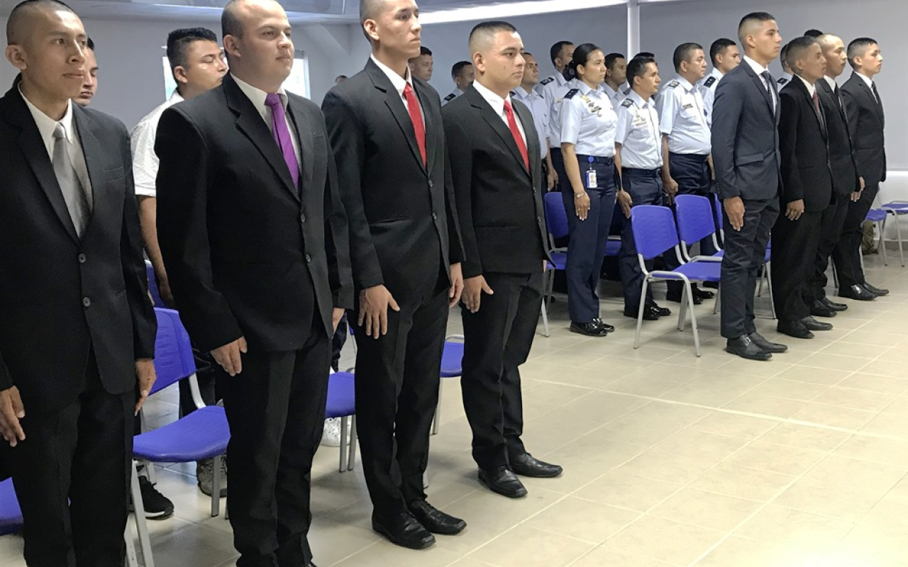 Conducta excelente para jóvenes que culminaron su servicio militar con la Fuerza Aérea Colombiana