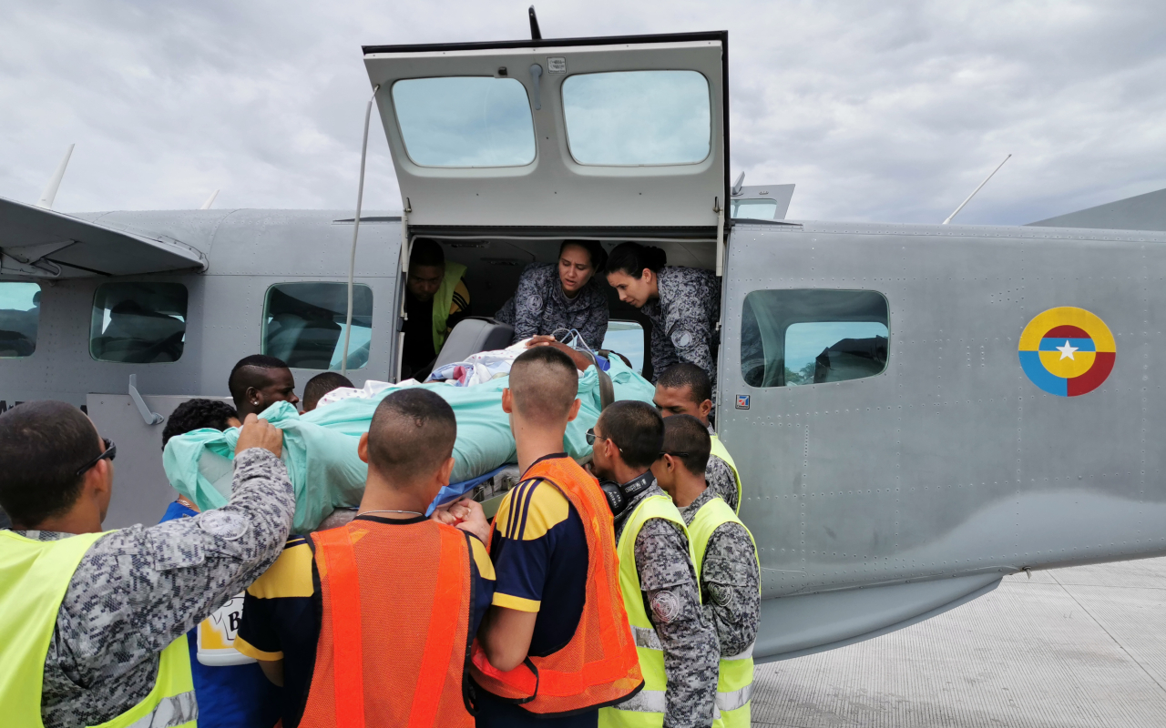 Raizal es trasladado por la aeronave Cessna Caravan C-208B destacada en la Región Insular por la FAC