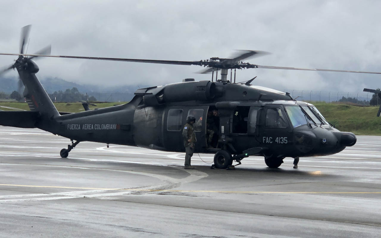 Sobrevuelo de la Fuerza Aérea Colombiana en el Volcán Nevado del Ruíz tras emisión de cenizas