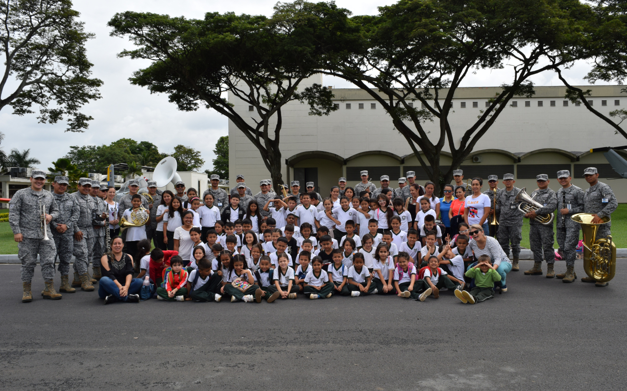 Fuerza Aérea Colombiana continúa trabajando por la comunidad infantil en el Valle del Cauca