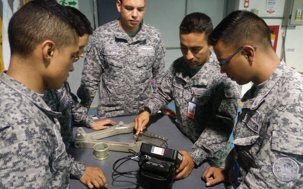 Capacitación en Corrientes Inducidas es liderada por el Comando Aéreo de Mantenimiento