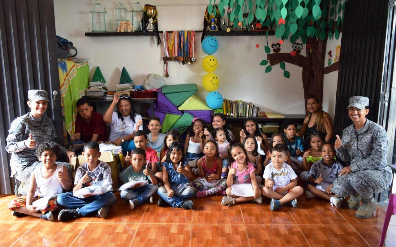 Fuerza Aérea Colombiana brinda apoyo a la educación infantil en el Cerrito, Valle