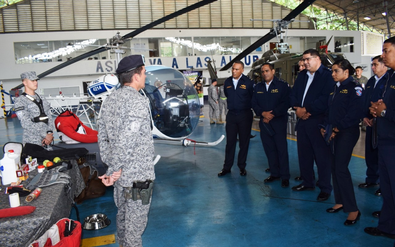 Militares de la Fuerza Aérea de República Dominicana visitaron el CACOM 4 