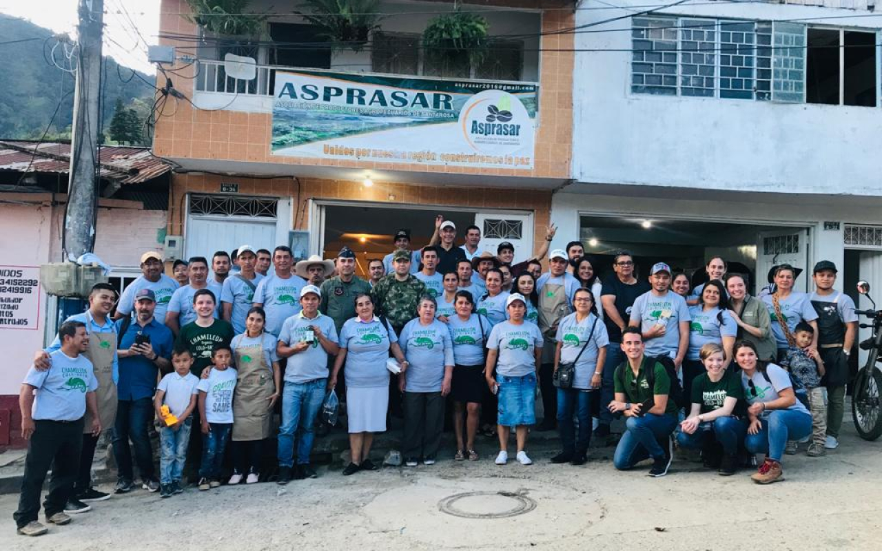 Fuerza Aérea acompaña la inauguración de un laboratorio de calidad de café en la Herrera