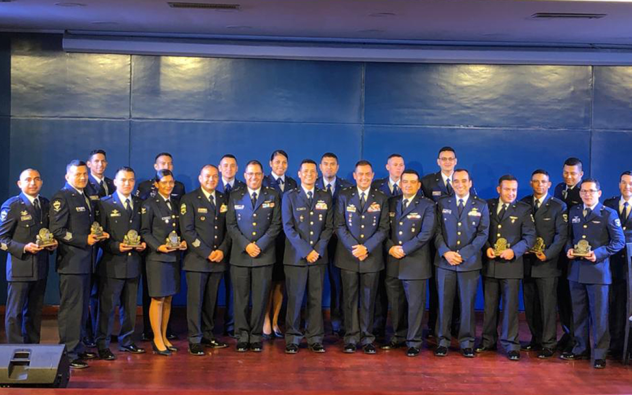 Suboficiales destacados de CACOM 3 recibieron premio ‘Orgulloso de ser suboficiales’
