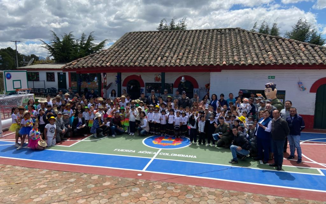 Los niños de la escuela El Cerrito en Funza tienen un nuevo lugar para divertirse y aprender 
