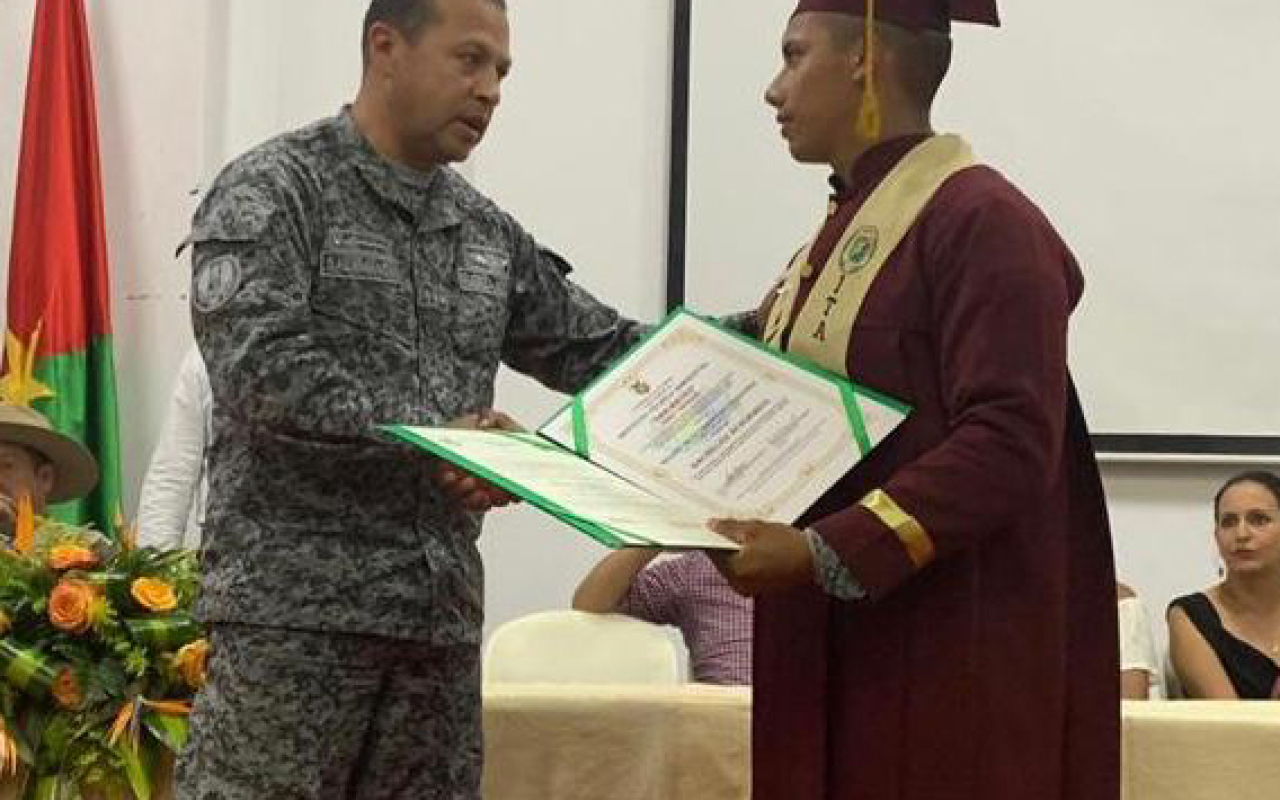 Soldados del Grupo Aéreo del Casanare se graduaron de bachilleres durante su servicio militar