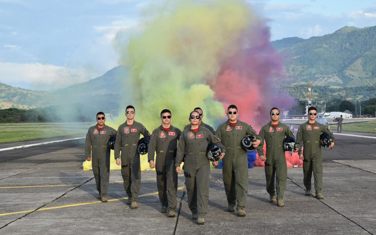 Fuerza Aérea Colombiana gradúa nuevos pilotos militares al servicio de la nación 