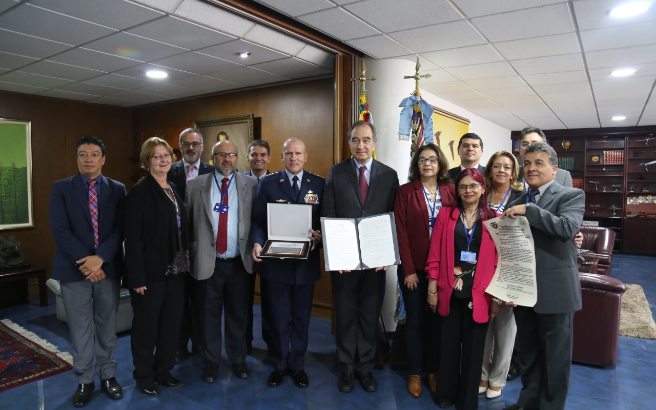 Fuerza Aérea en sus 100 años, recibe reconocimiento del Servicio Geológico Colombiano