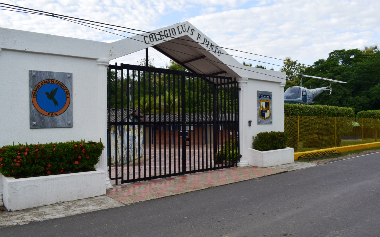 Reconocimiento de la Secretaria de Educación del Tolima al Gimnasio Militar Fuerza Aérea Colombiana “TC. Luis F. Pinto” por los logros alcanzados.