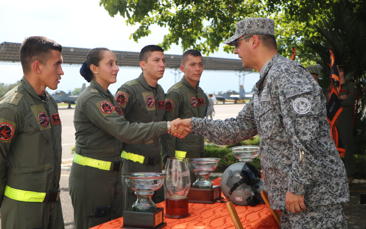 Fase de vuelo fue culminada por cuatro subtenientes 
