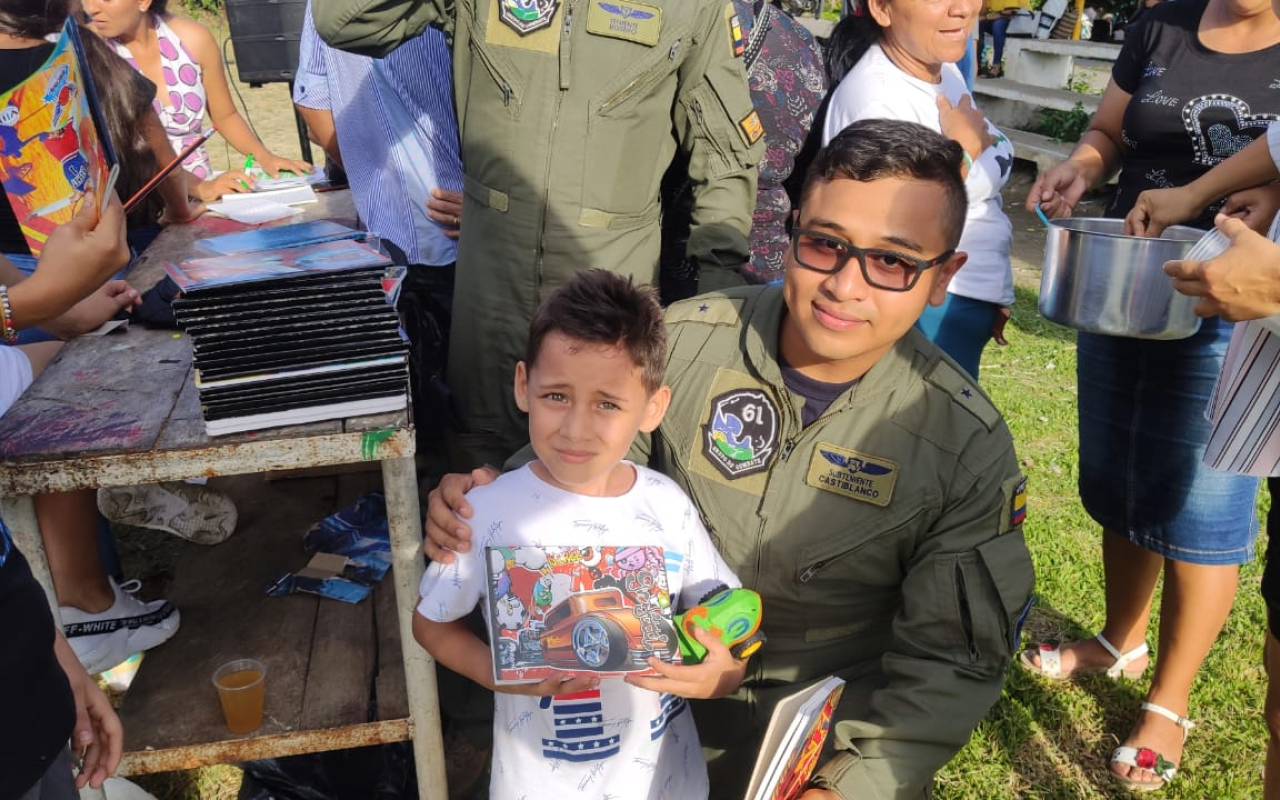 Niños de Orito, Putumayo, beneficiados con entrega de kits escolares