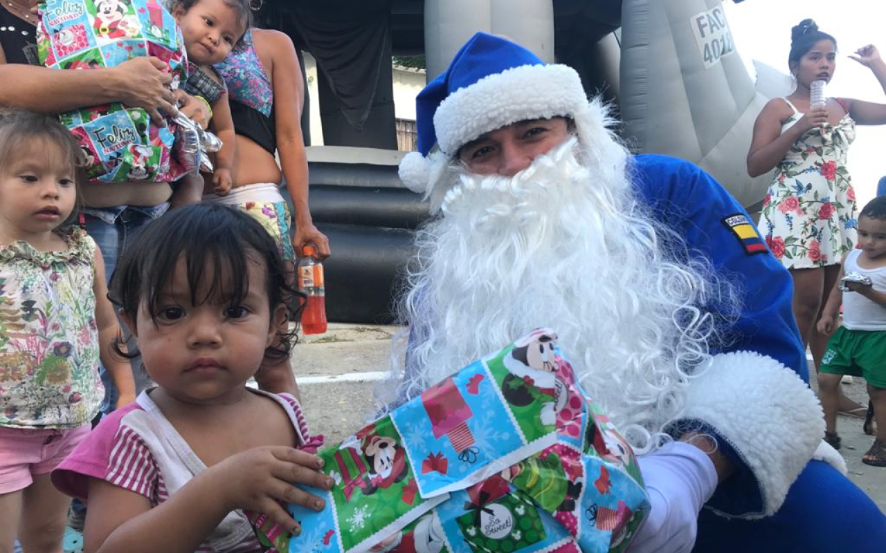 Niños de poblaciones vulnerables de Girardot, recibieron un regalo en esta navidad. 