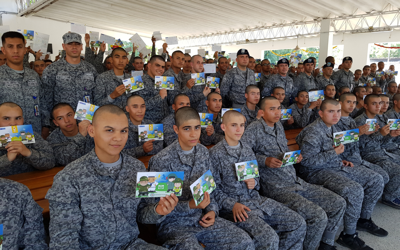 Soldados del Comando Aéreo de Combate No 1 recibieron el “Correo de la Gratitud”