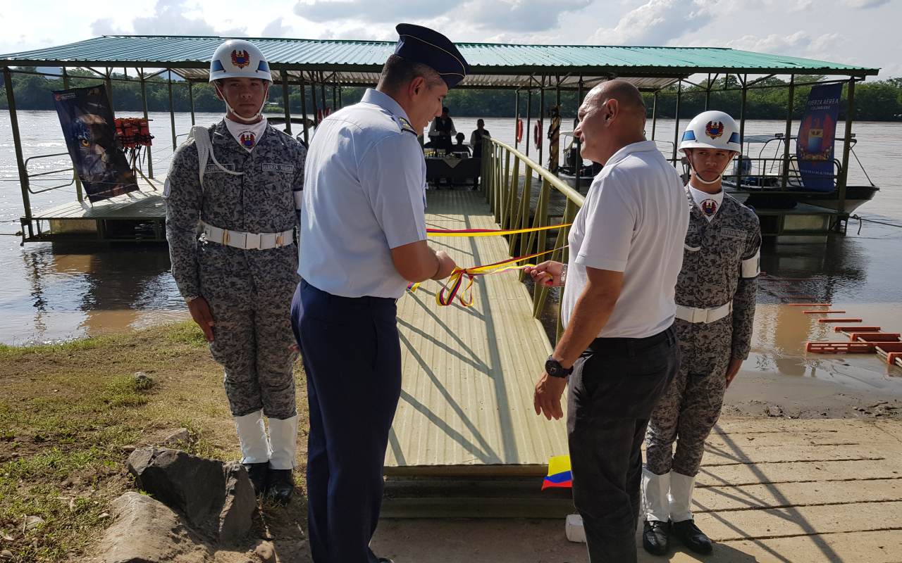 En el Comando Aéreo de Combate No. 1 se realiza reinauguración de la plataforma flotante sobre el rio Magdalena