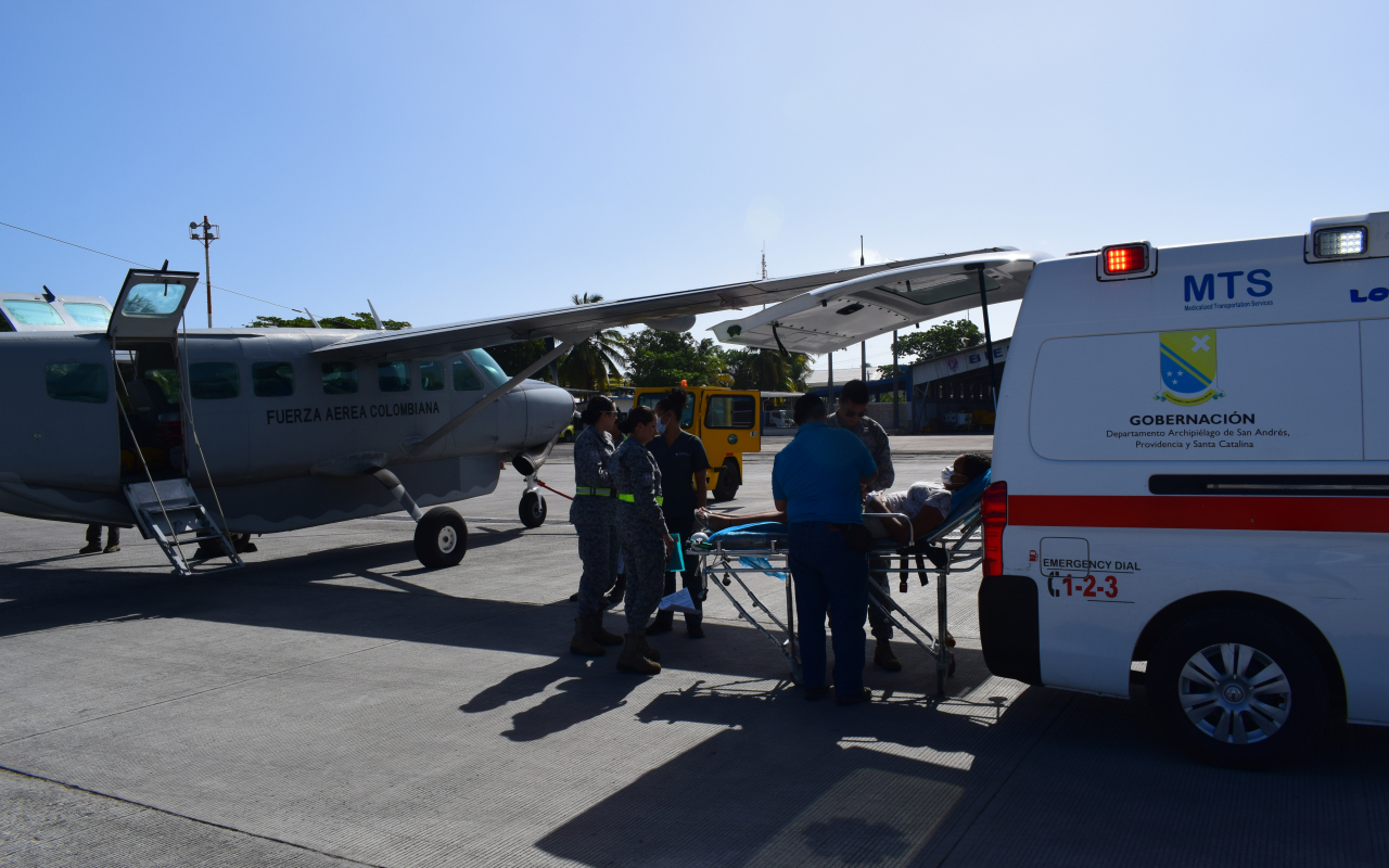 Joven cartagenera que requería atención médica urgente fue trasladada desde la Isla de Providencia hacia San Andrés