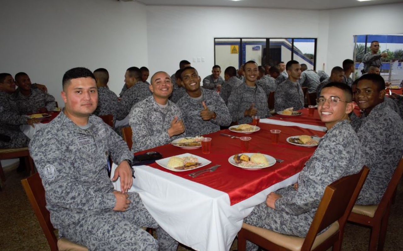 Soldados del Grupo Aéreo del Caribe disfrutaron de un banquete con motivo a la celebración de fin de año