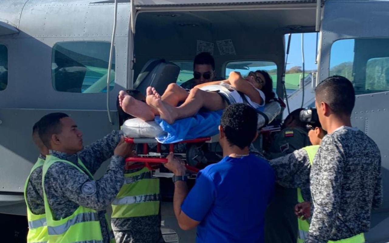 De Urgencia es trasladada turista francesa en grave estado de salud