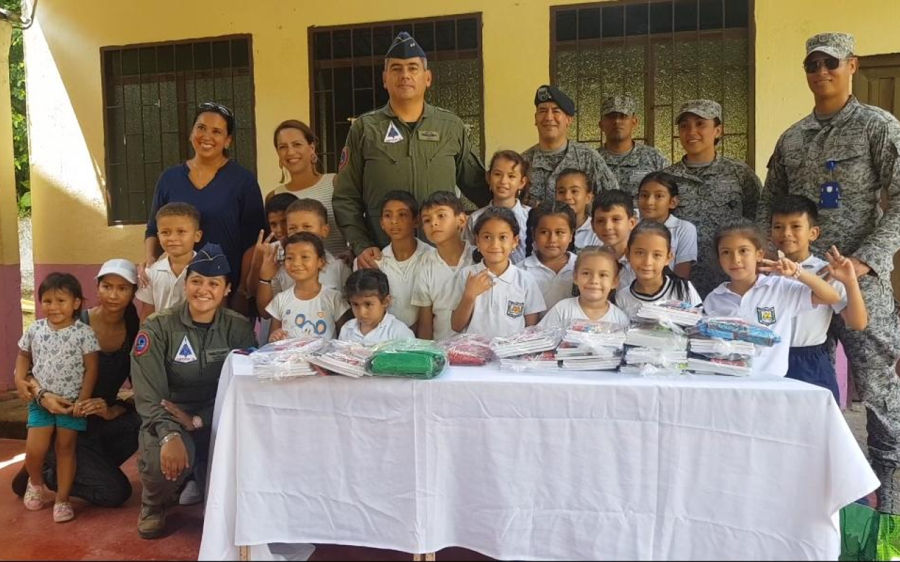 Estudiantes de Puerto Salgar, Cundinamarca inician su año escolar con altura
