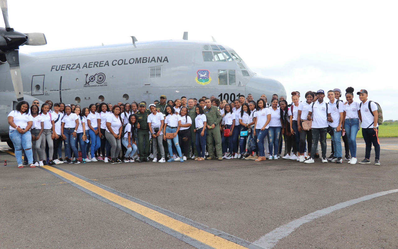 Fuerza Aérea Colombiana transporta esperanza a jóvenes  nariñenses