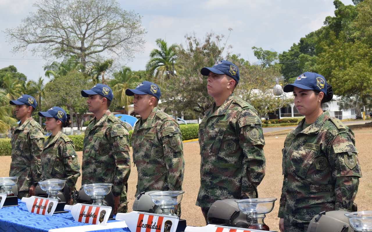 Ceremonia de "vuelo solo" del curso N° 67 se llevó a cabo en CACOM4