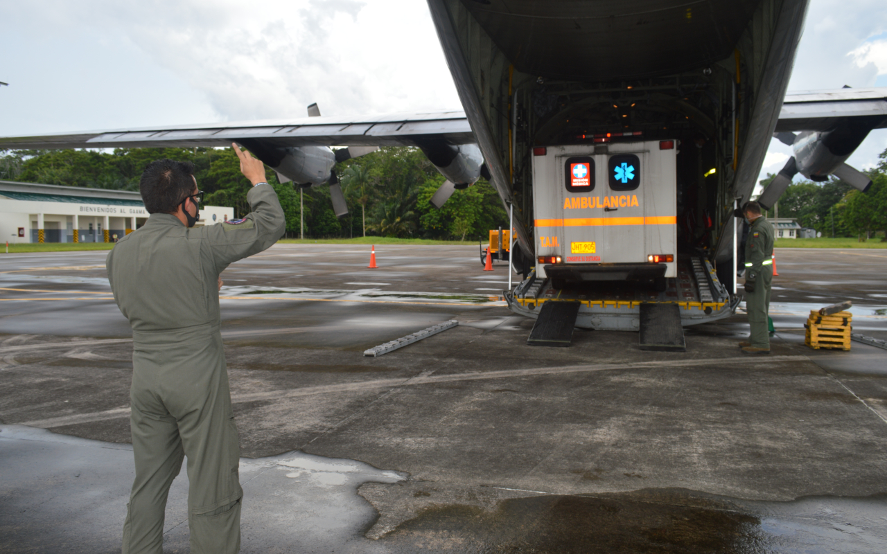 Unidad de cuidados intensivos, ambulancia e insumos médicos son transportados al Amazonas por su Fuerza Aérea