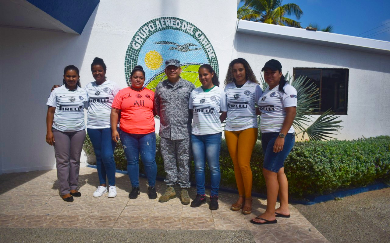 Grupo Aéreo del Caribe entrega dotación deportiva al Club Deportivo Femenino “Pitalitas”