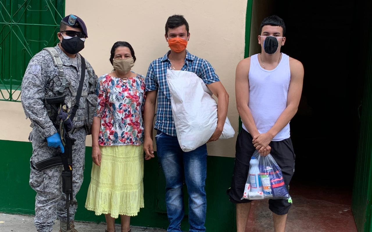 Su Fuerza Aérea Colombiana continúa beneficiando las familias de sus soldados.