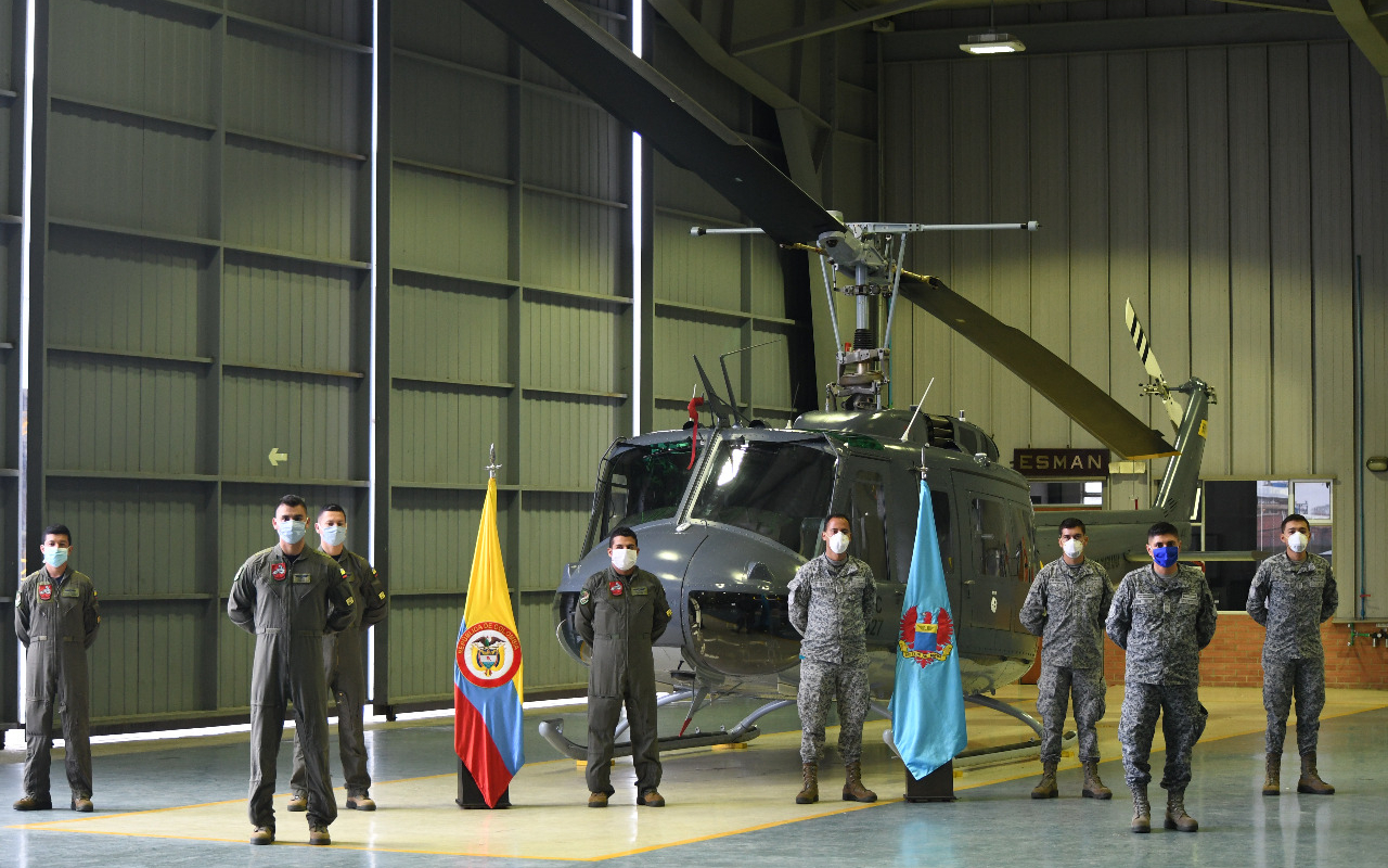 CAMAN entrega último helicóptero en conversión UH1H a HUEY II