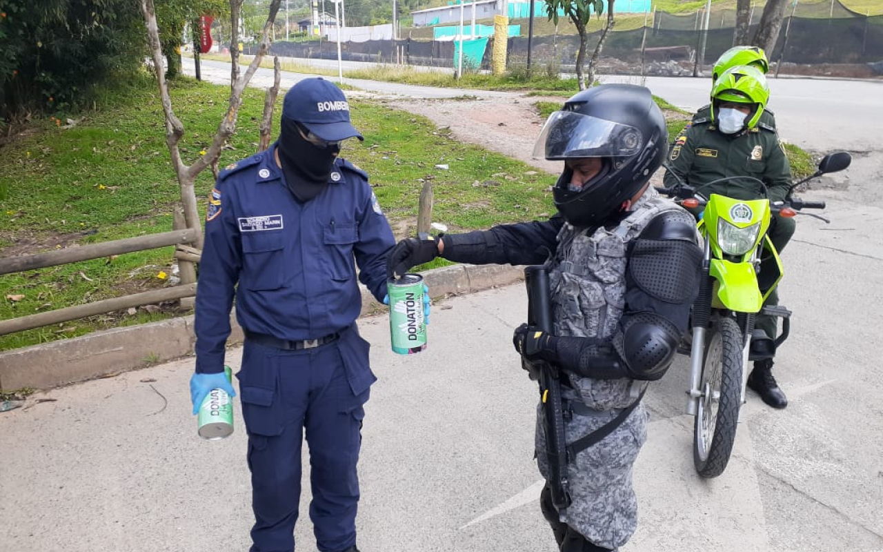 Integrantes del CACOM-5 apoyan la "Donatón Juntos y Solidarios" en Antioquia