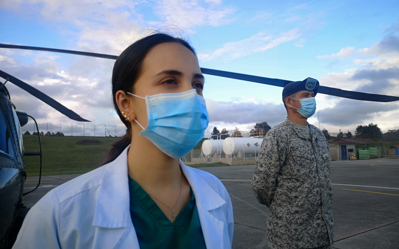 Fuerza Aérea Colombiana exalta la misión de los héroes vestidos de blanco