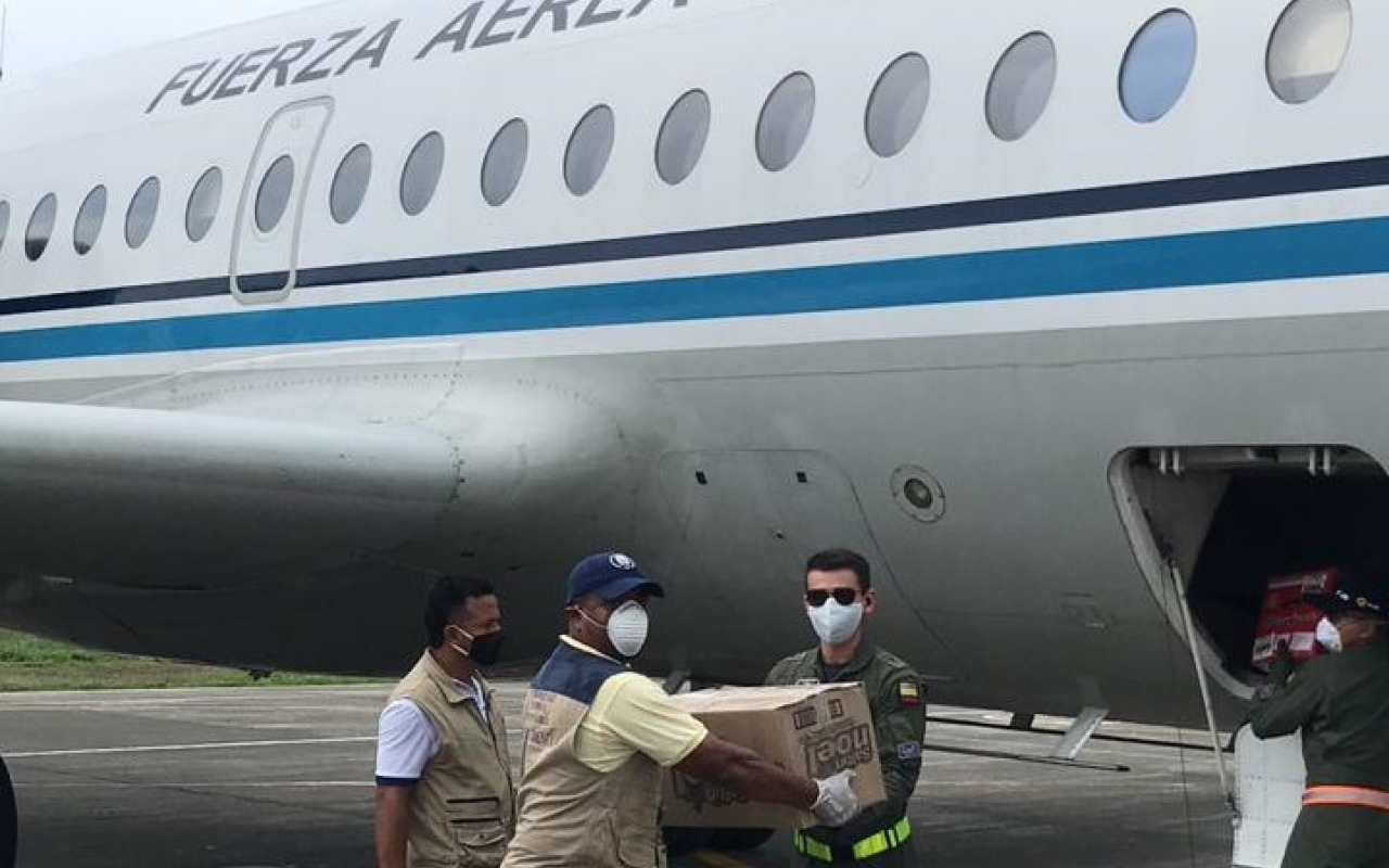 Su Fuerza Aérea Colombiana, lleva esperanza a regiones apartadas de Colombia.