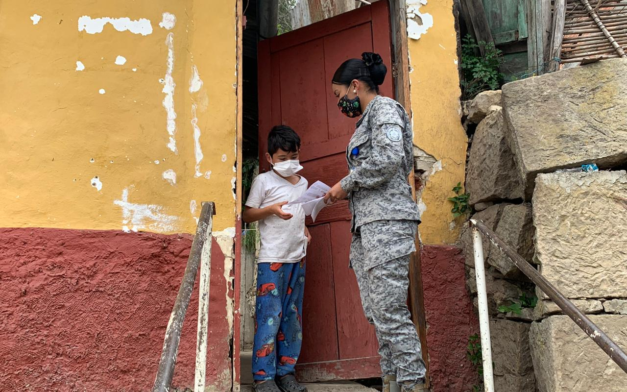 La Fuerza Aérea Colombiana realiza perifoneo terrestre y perifoneo terrestre en Zipacon Cundinamarca 