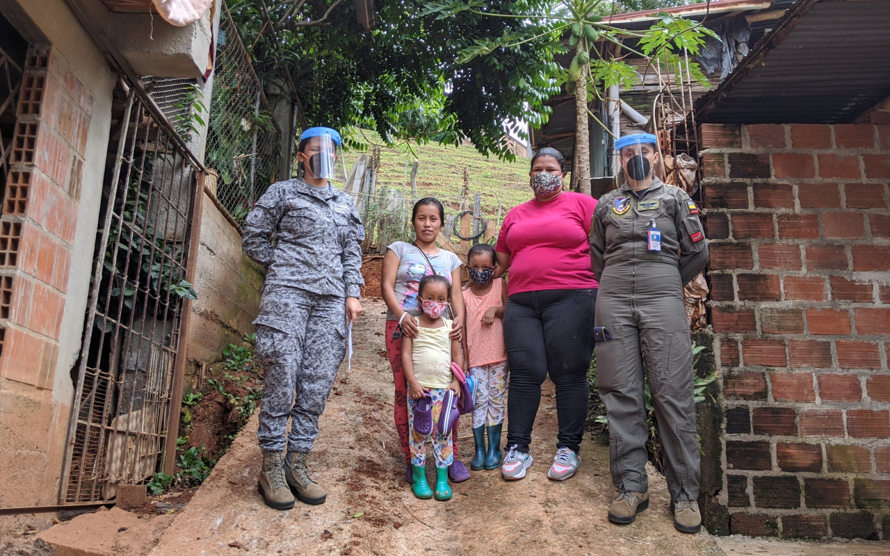 Fuerza Aérea brinda apoyo al resguardo indígena Guambía en el Valle del Cauca  