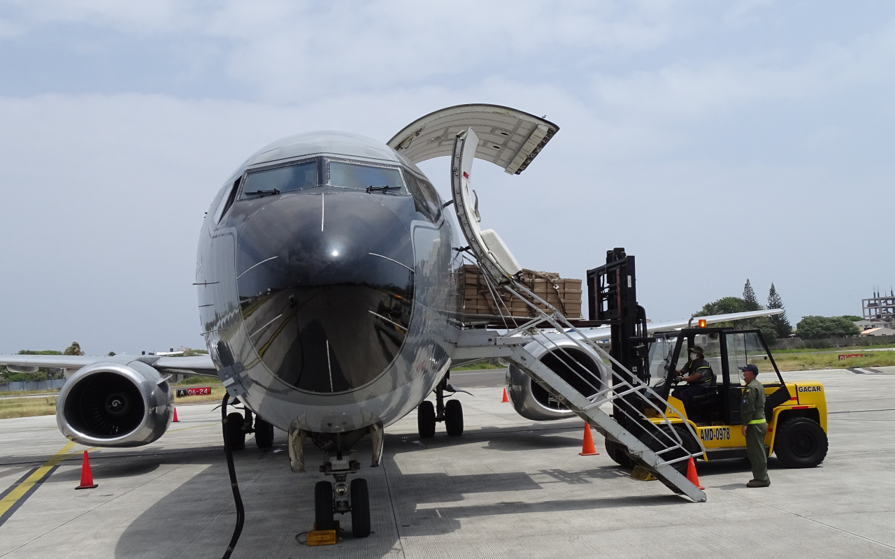 Su Fuerza Aérea transporta ayudas humanitarias hacia San Andrés en el marco del programa ‘Ayudar nos hace bien, Unidos somos más fuertes’ 