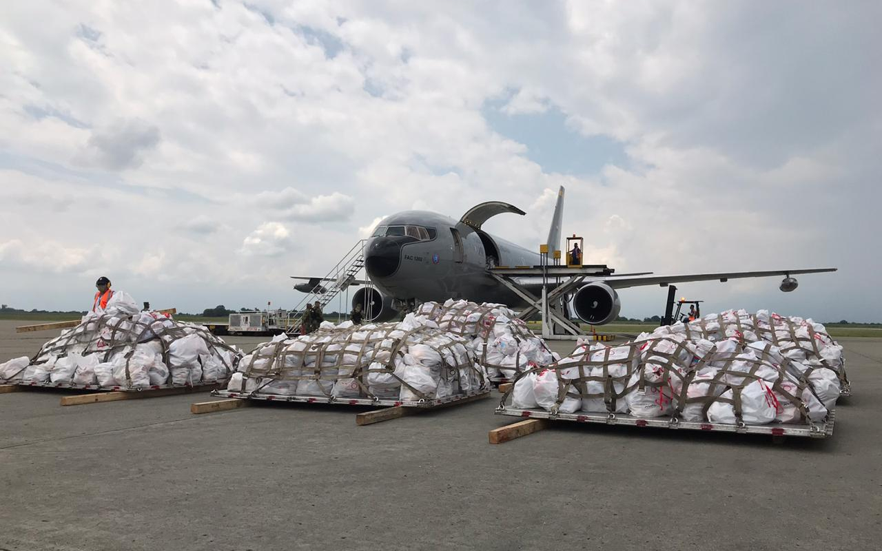 Su Fuerza Aérea Colombiana establece puente aéreo hacia Tumaco