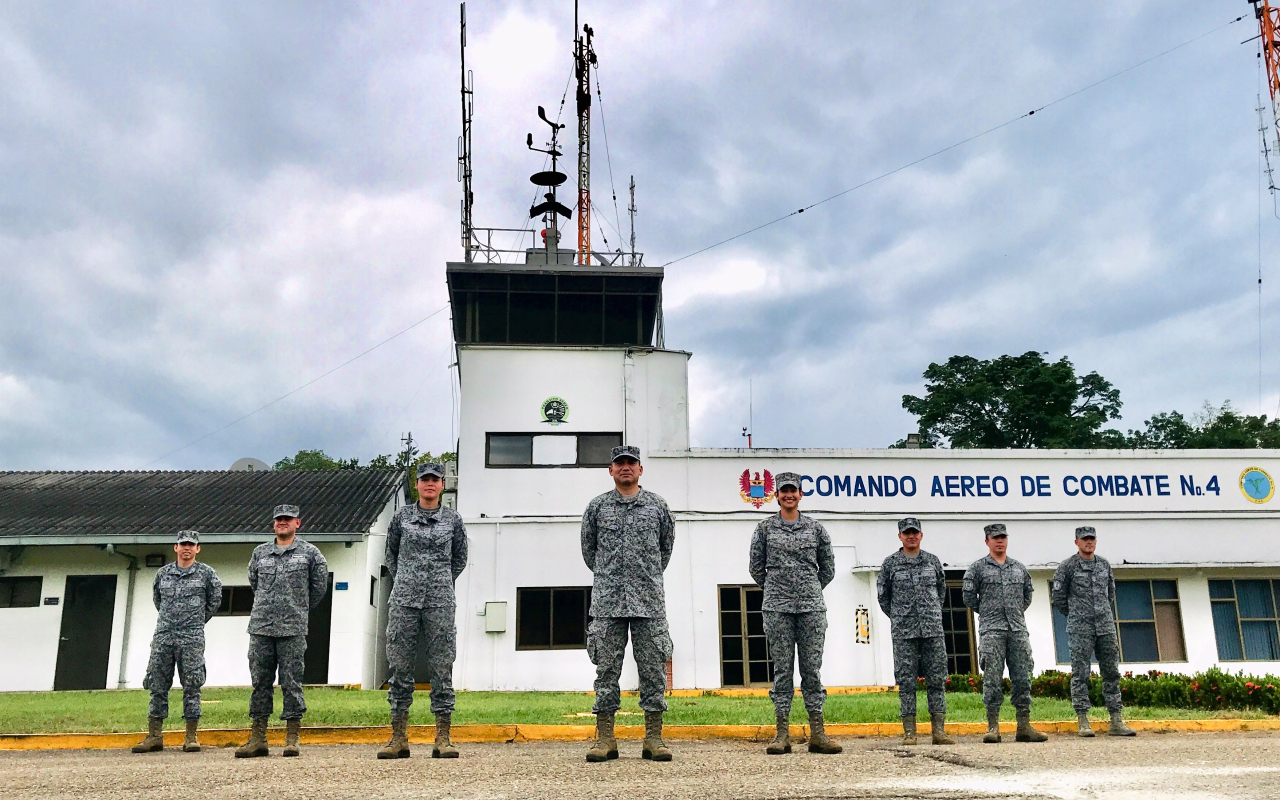 Controladores  Aéreos,  la misión de liderar los cielos desde la tierra