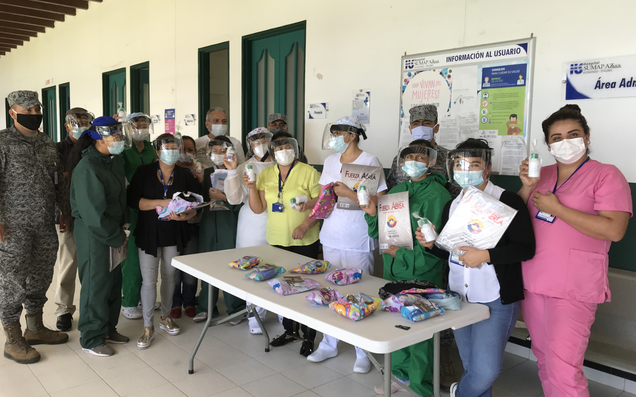 Con sonrisas fueron recibidos los integrantes de su Fuerza Aérea Colombiana en el Hospital de Sumapaz  