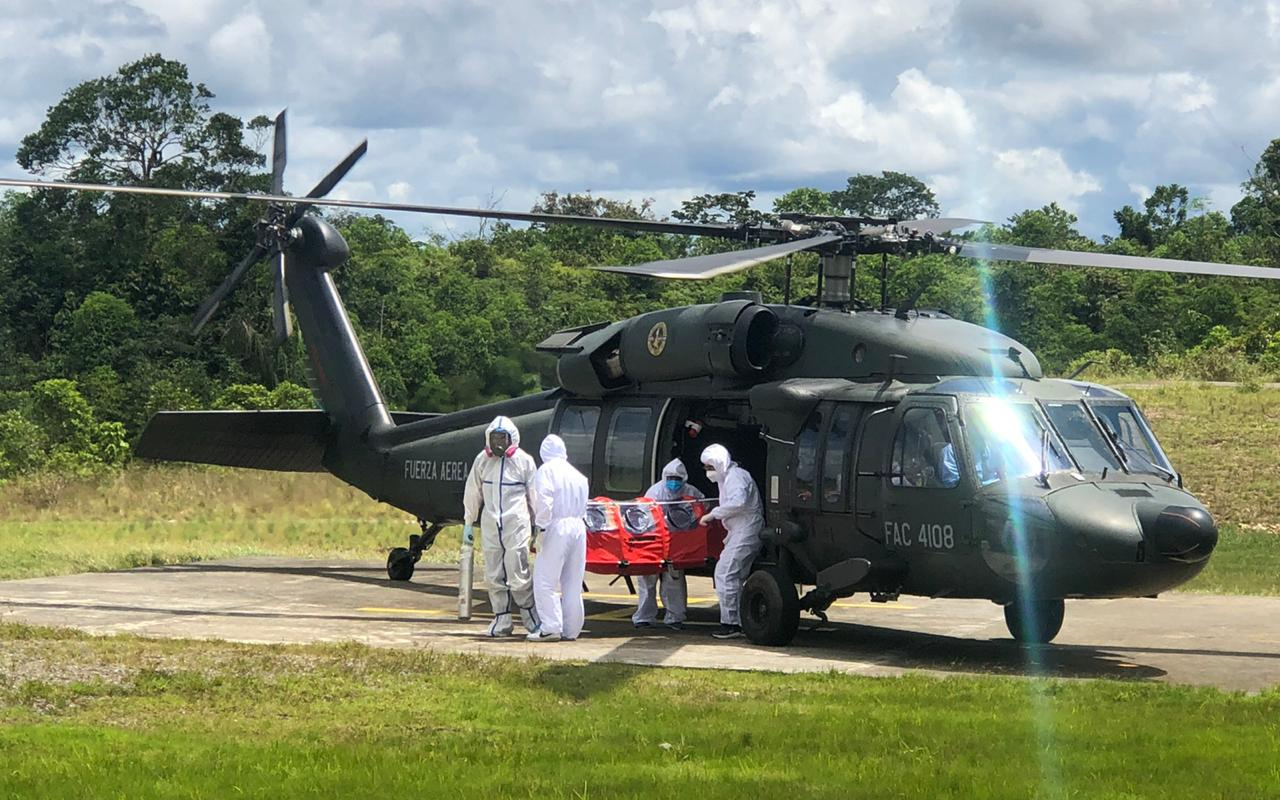 Helicóptero UH-60 Black Hawk se adapta para el traslado de pacientes con COVID-19