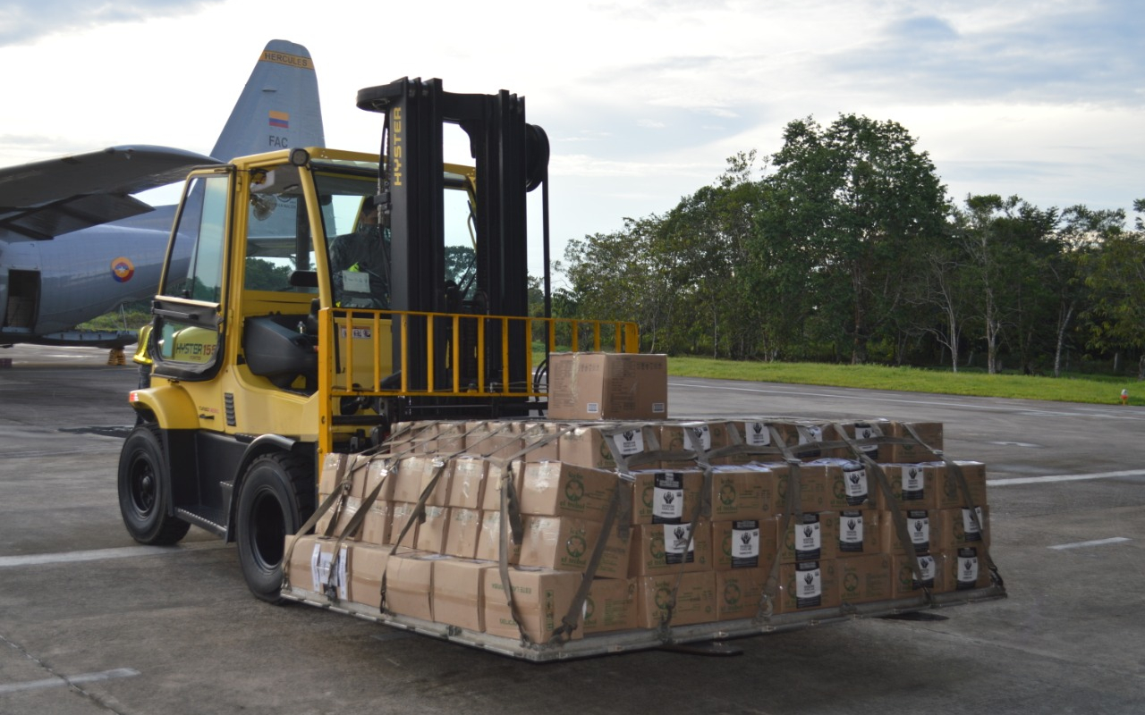 Aviones de su Fuerza Aérea, alas de esperanza para niños y niñas indígenas del Amazonas