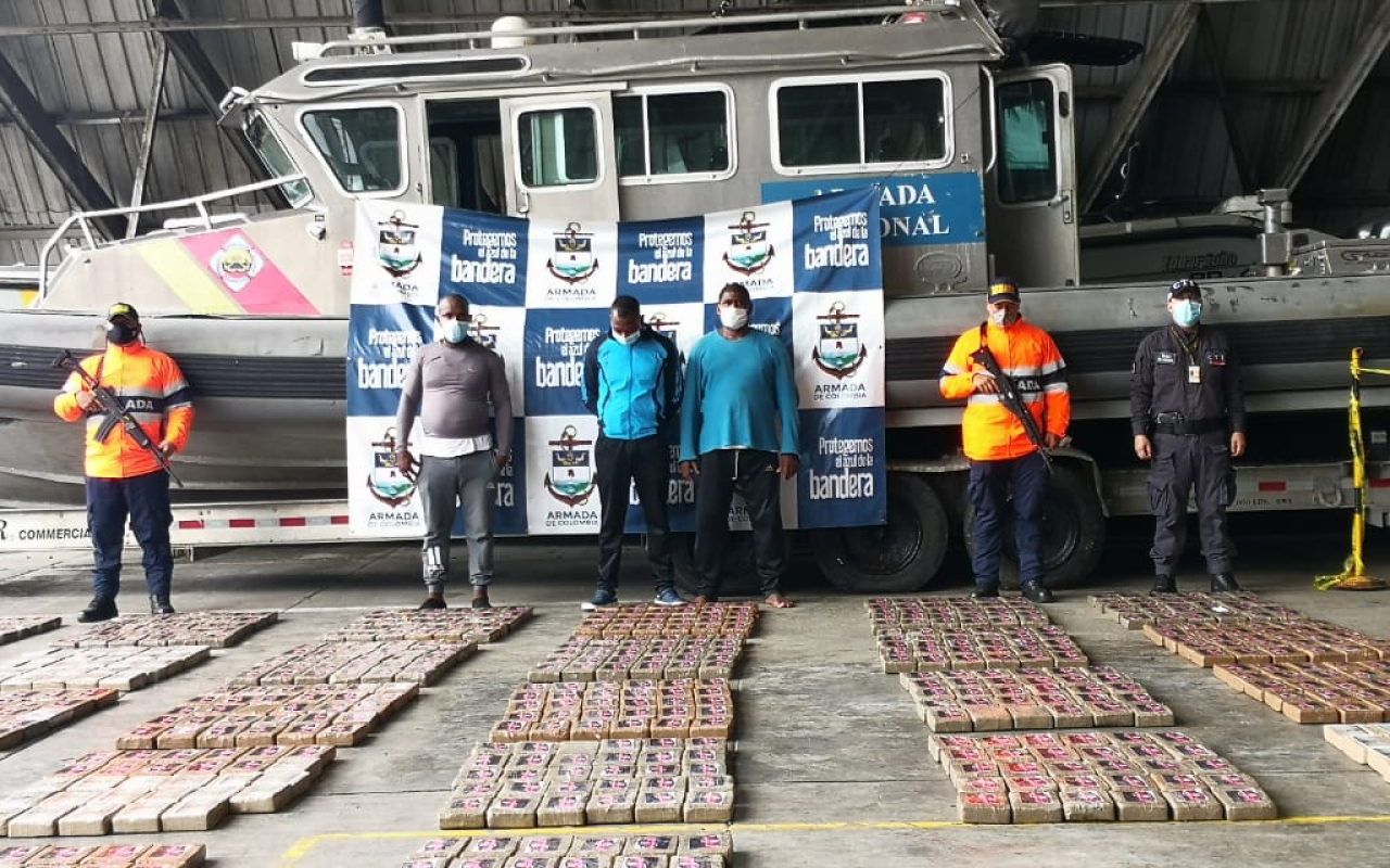 Incautada embarcación ilegal en aguas del Pacífico colombiano