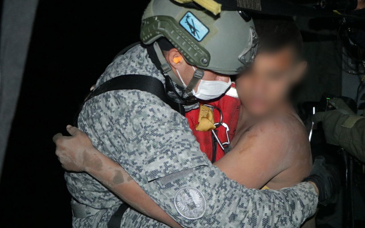 En operación aérea nocturna fue rescatado menor de edad atrapado por creciente del río Humadea