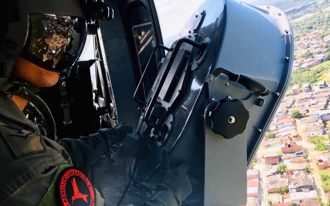 Con mensajes desde el aire, su Fuerza Aérea sensibiliza a Tolimenses y Cundinamarqueses