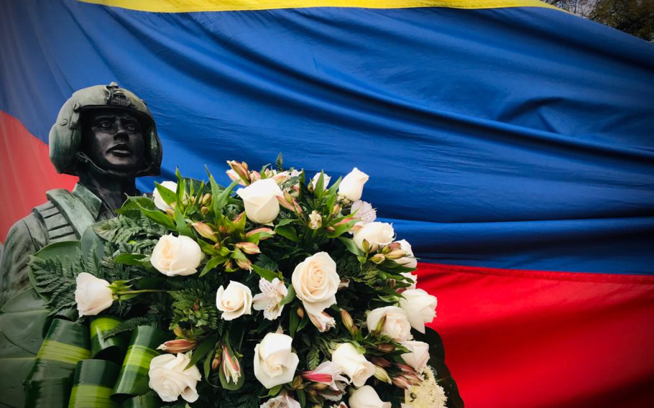 Fuerza Aérea conmemora el Día del Héroe de la Nación y sus familias 