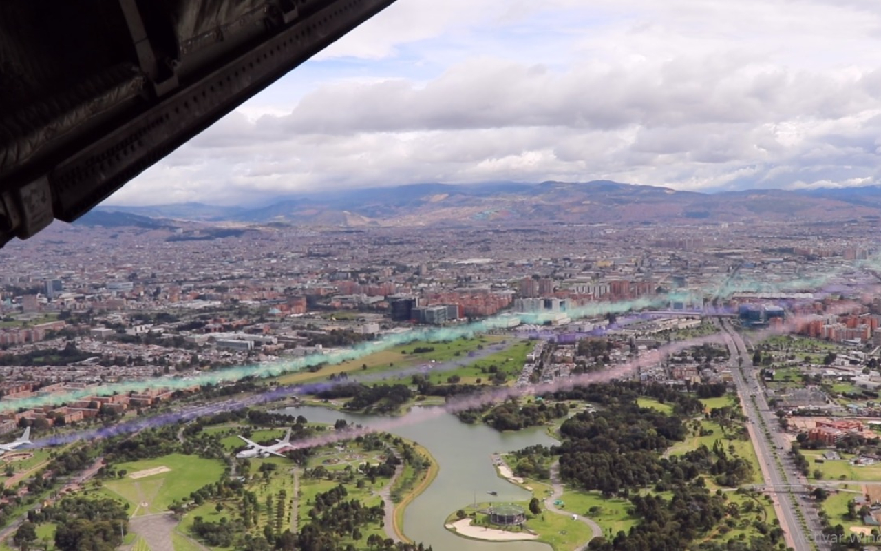 Aeronaves de su Fuerza Aérea engalanan los cielos capitalinos
