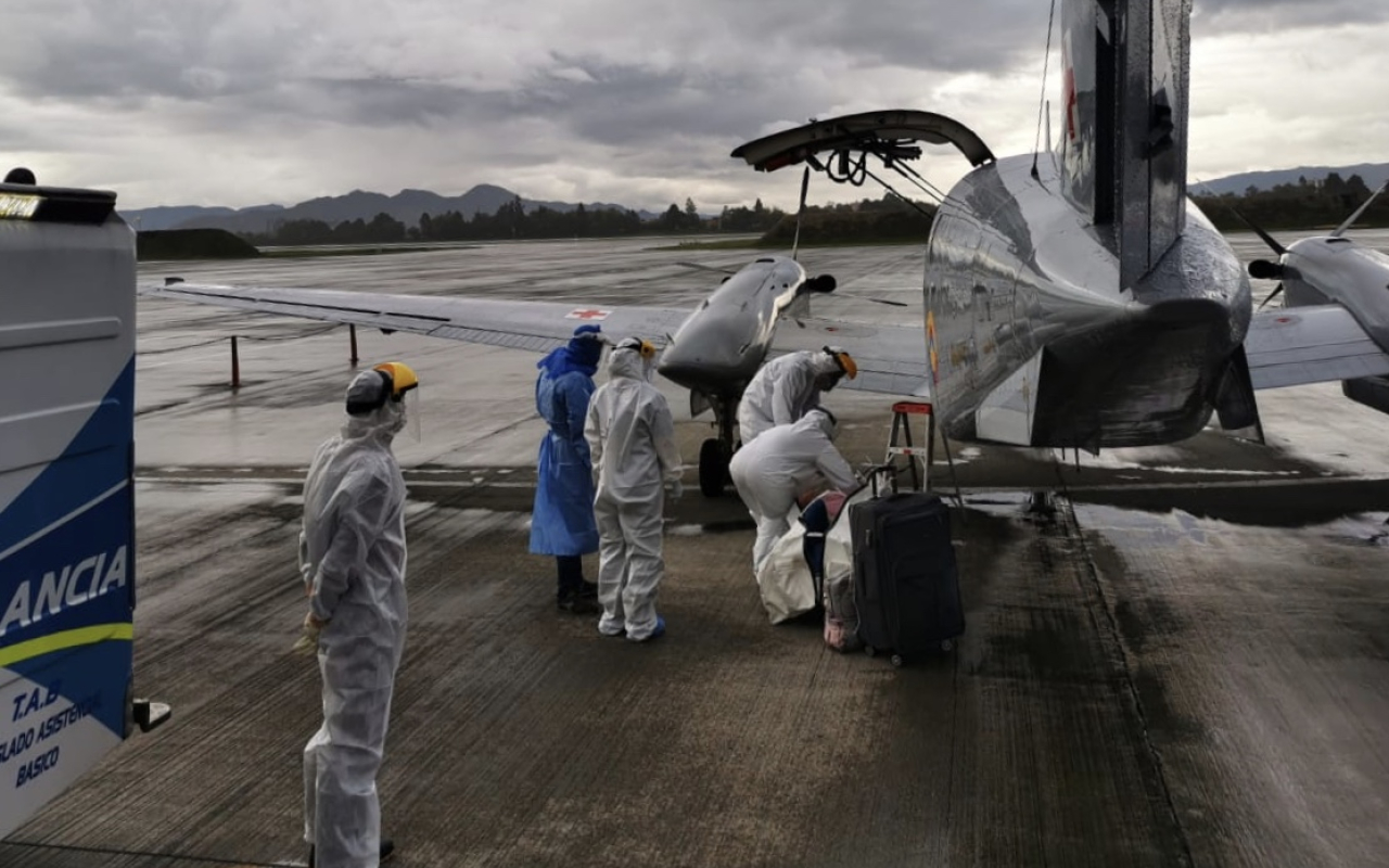 Bebé con COVID-19 es trasladado desde Buenaventura por su Fuerza Aérea