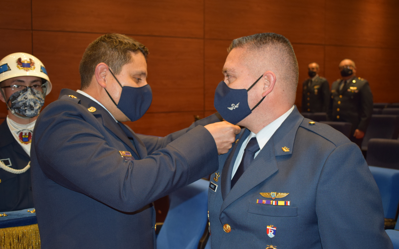 Ceremonia Ascenso Profesionales Oficiales de la Reserva de CAMAN 