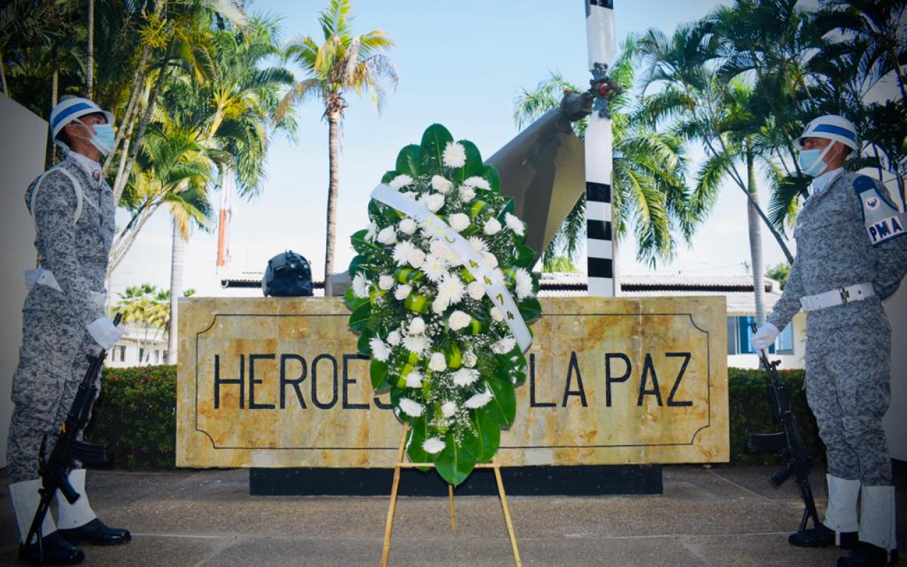 CACOM 4 rinde homenaje a la tripulación del helicóptero FAC-4474  